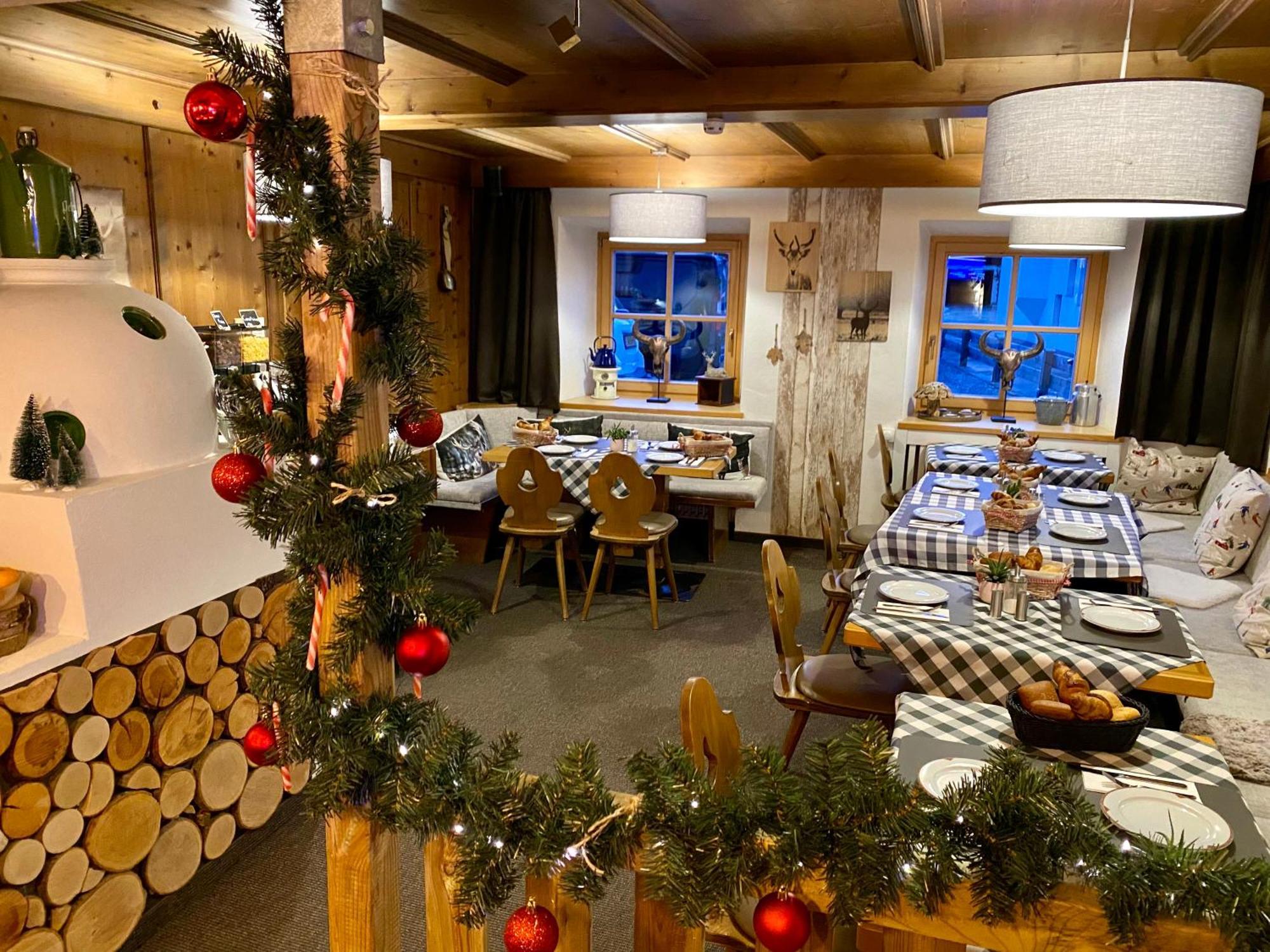 ホテル Haus Tirol エールヴァルト エクステリア 写真