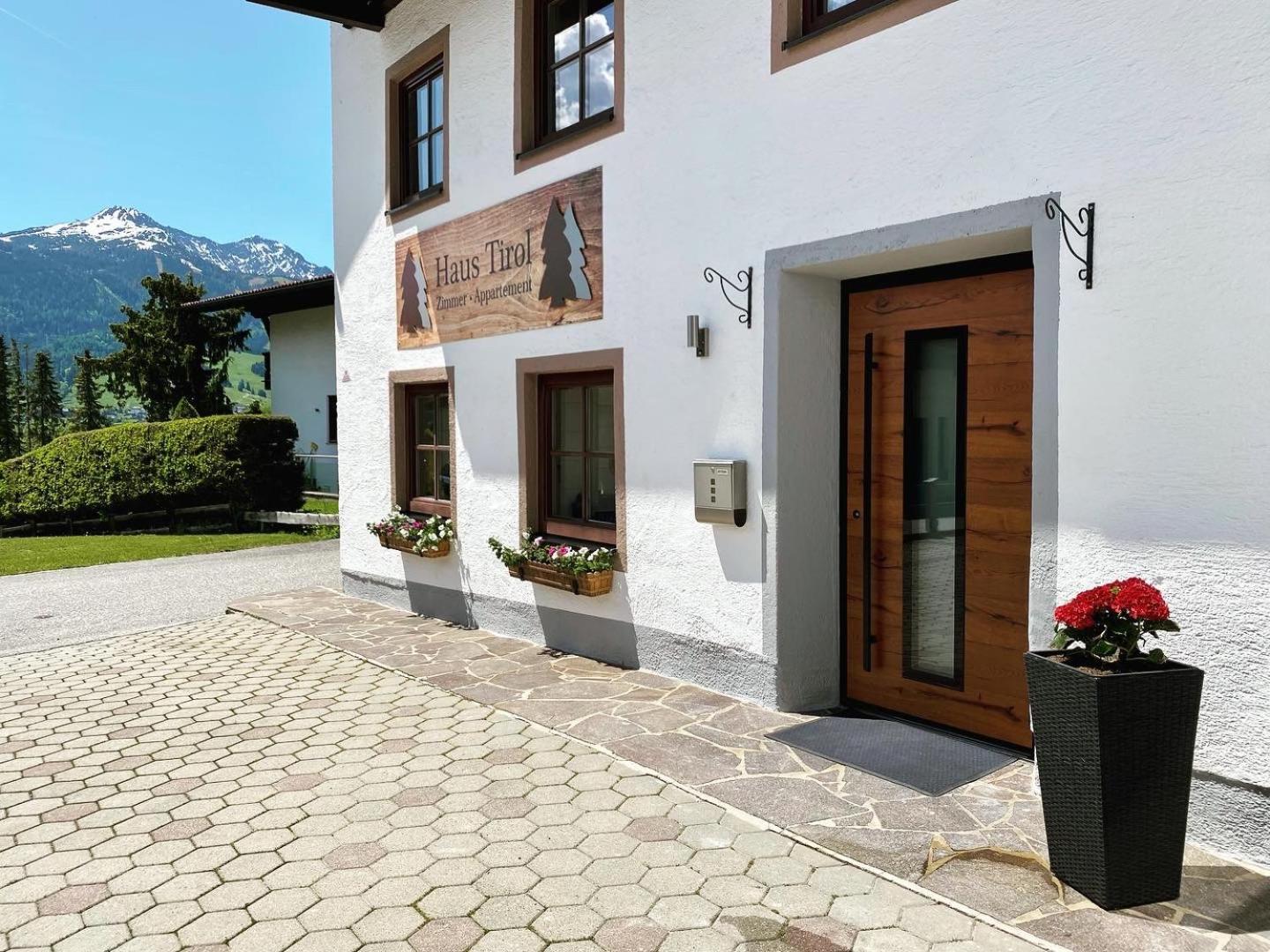 ホテル Haus Tirol エールヴァルト エクステリア 写真