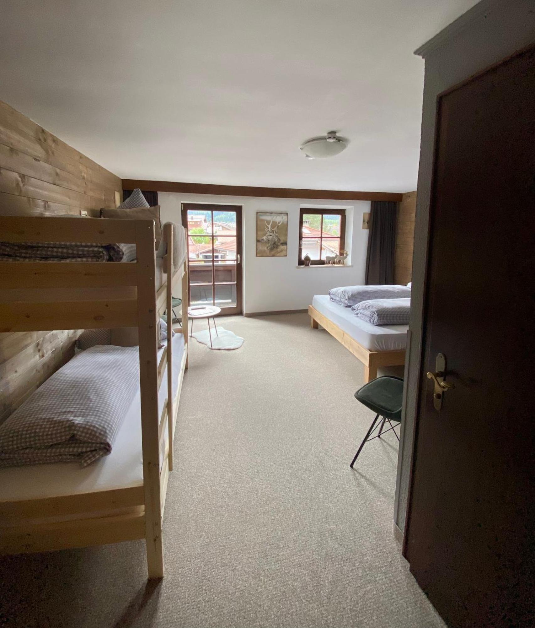 ホテル Haus Tirol エールヴァルト エクステリア 写真